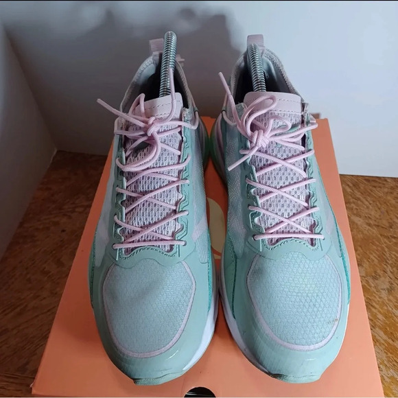 Fabletics Silverlake Performance Sneakers Size 8.5 Women’s White Flower back - Picture 6 of 9